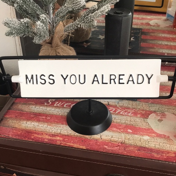 ROOM DECOR - Picture 4 of 4